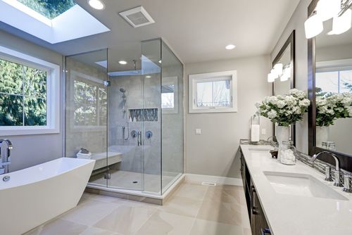 Wyposażenie łazienki - na co zwrócić uwagę wybierając brodzik prysznicowy?